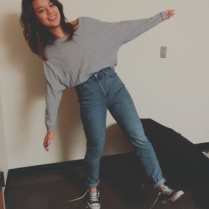 STRIPE BLACK AND WHITE TOP WITH A TWIST